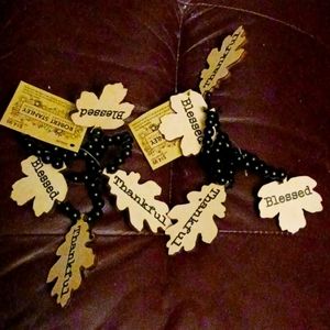 BRAND NEW SET OF 8 FALL/THANKSGIVING NAPKIN WOODEN RINGS